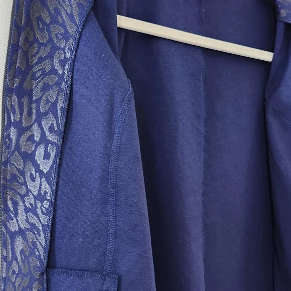 Chico's Weekends Blue Shimmer Animal Print Vest - Picture 4 of 6